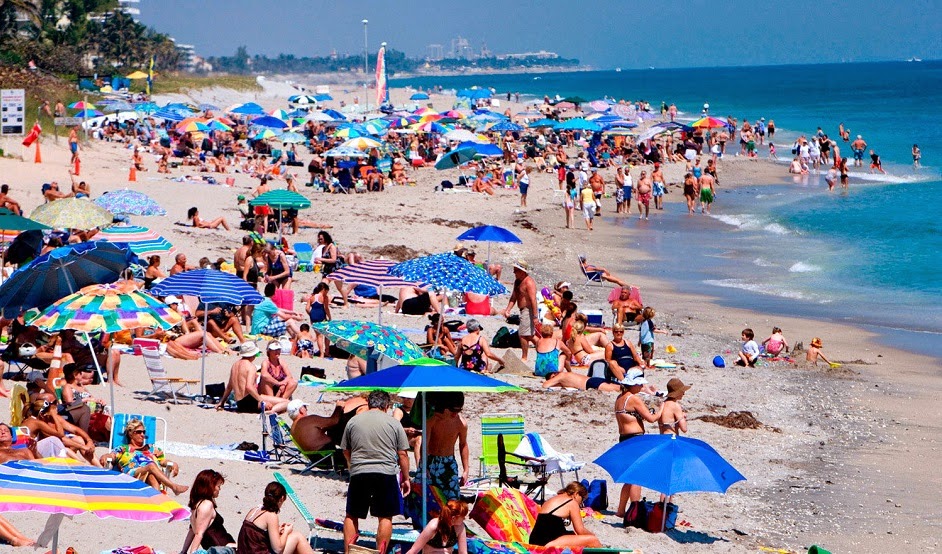 Visitantes en playa de Miami - Mejores meses y épocas para ir a Miami Visitantes en playa de Miami - Mejores meses y épocas para ir a Miami