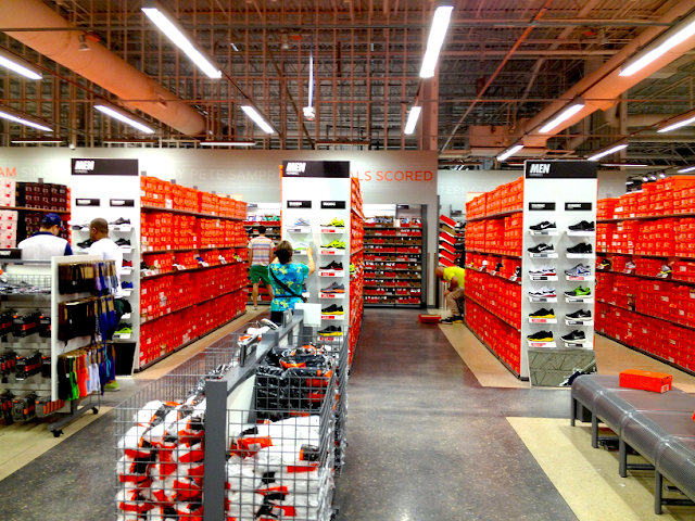 nike factory store premium outlets
