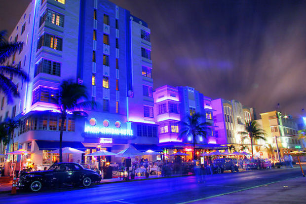 La avenida Ocean Drive en Miami Beach - 2020